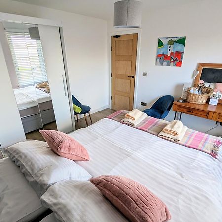 Cosy Guest Room In A Family Home With Free Parking Edimburgo Esterno foto