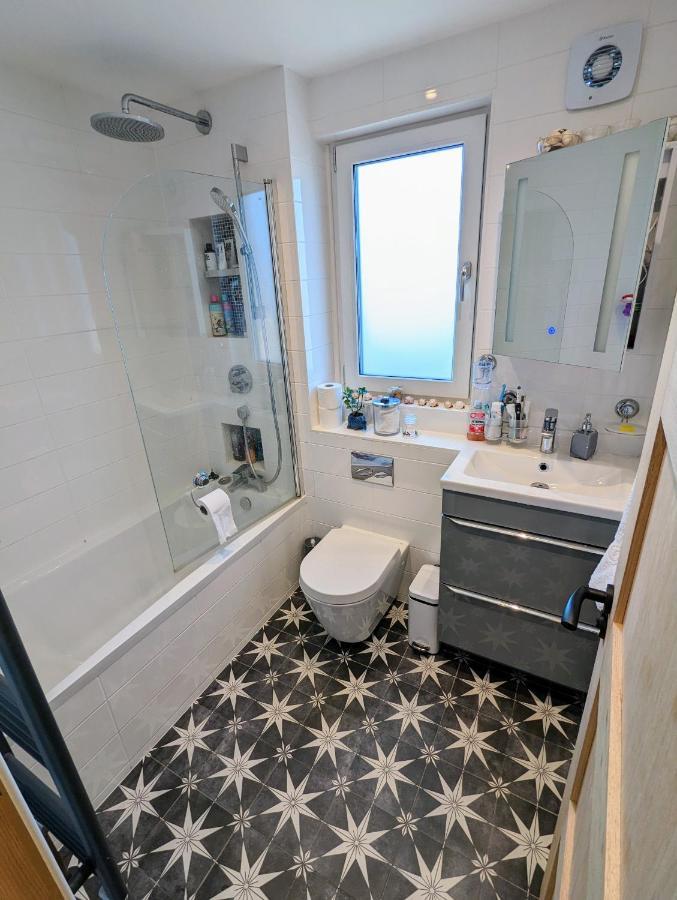 Cosy Guest Room In A Family Home With Free Parking Edimburgo Esterno foto